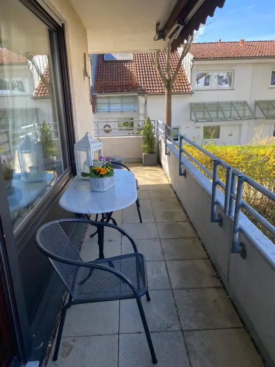 2 Zimmer Wohnung mit Balkon und Tiefgaragenstellplatz in Leonberg, Foto 2 von 8