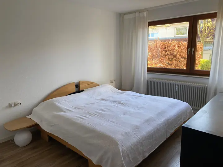 2 Zimmer Wohnung mit Balkon und Tiefgaragenstellplatz in Leonberg, Foto 3 von 8