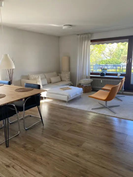 2 Zimmer Wohnung mit Balkon und Tiefgaragenstellplatz in Leonberg